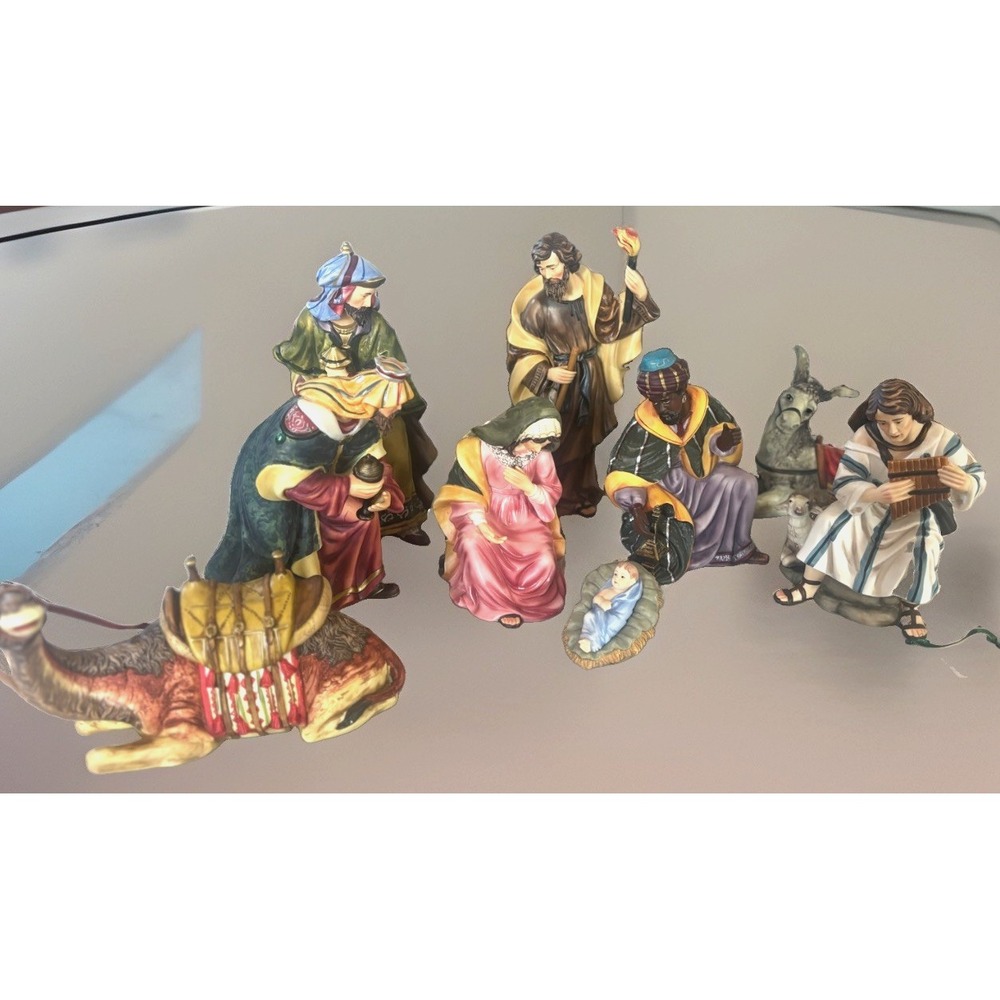 Grandeur Noel 2000 Collectors Edition Porcelain Nativity Figurines Large